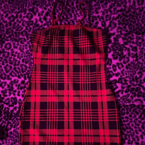 SMALL RED & BLACK DRESS - Picture 1 of 2